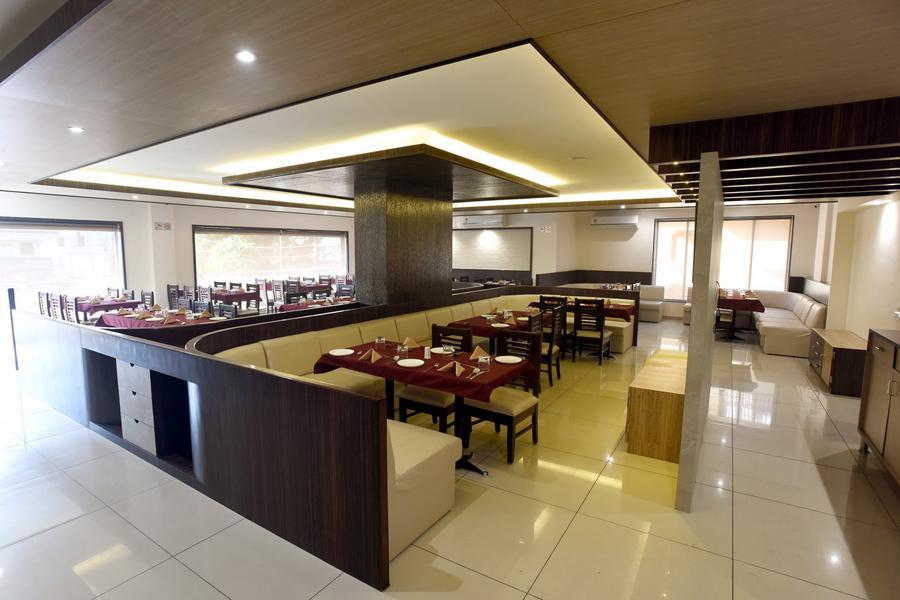 Hotel Sach Regency Ānand Exterior foto