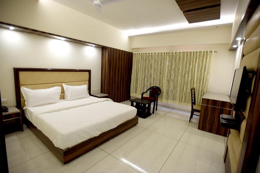 Hotel Sach Regency Ānand Exterior foto